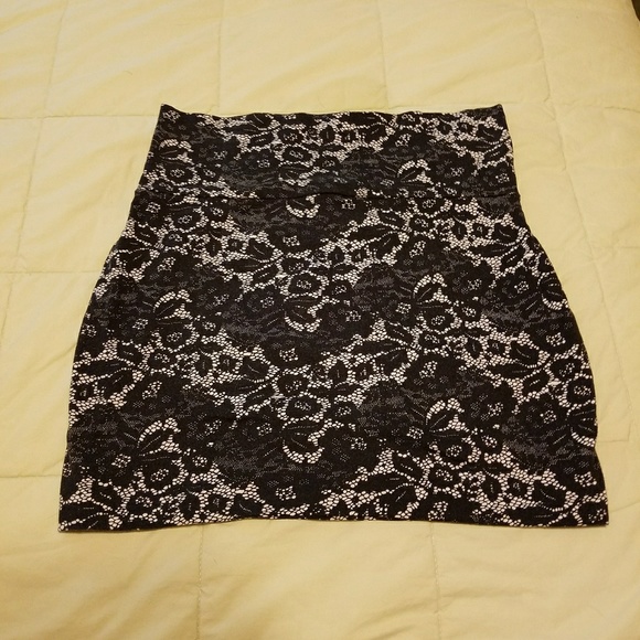 Lily White Dresses & Skirts - Perfect Skirt